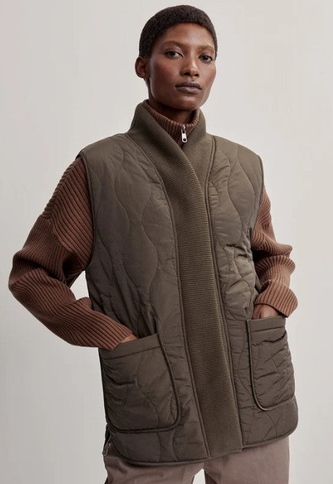 Varley Covey reversible quit gilet